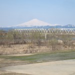 鳥海山を北東から望む